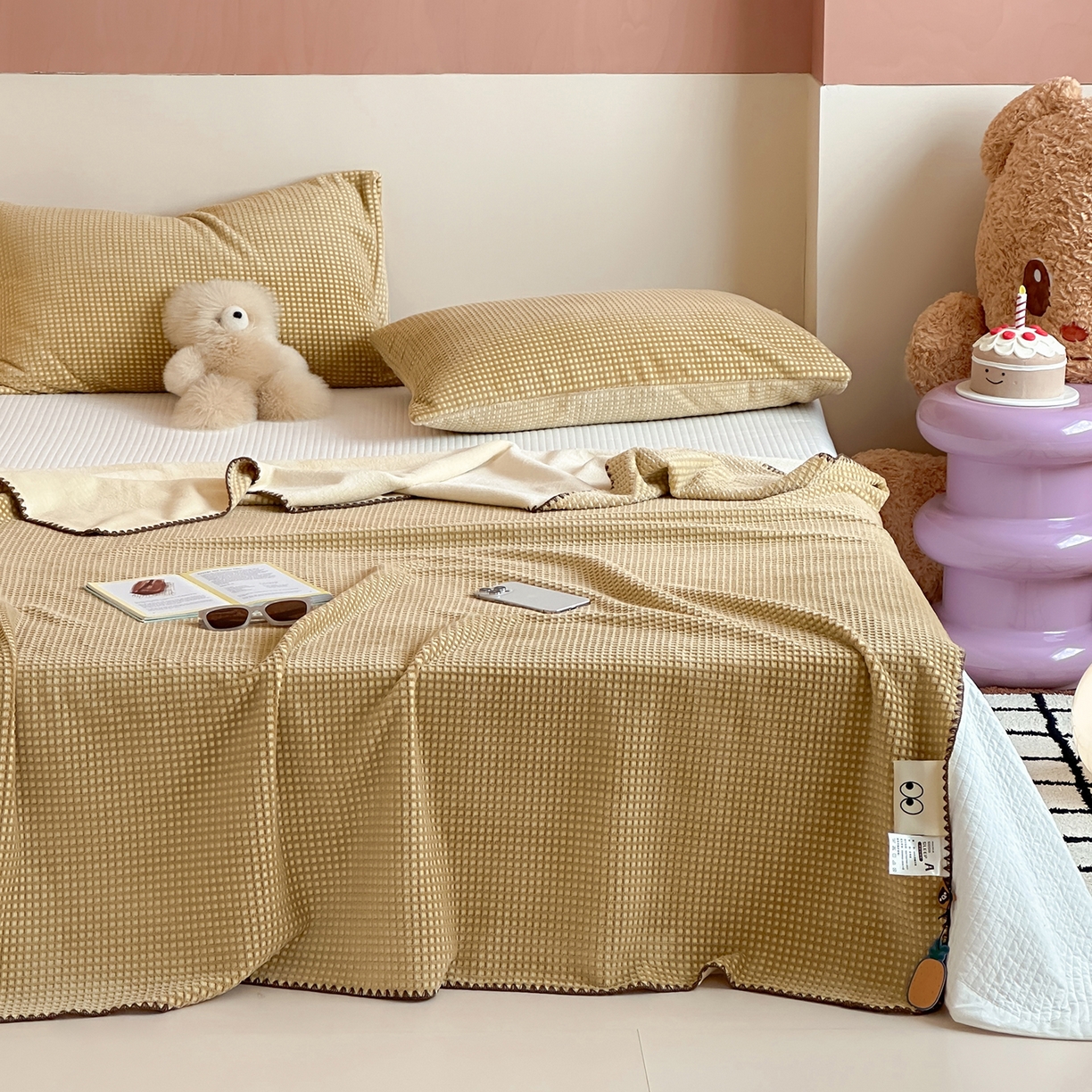 91家纺网 家纺一手货源 找家纺 桃子家居 2025新款A类ins菠萝毯全消光烂花撞色华夫格三角针工艺加厚牛奶绒毛毯多功能毯 绒-菠萝毯棕黄