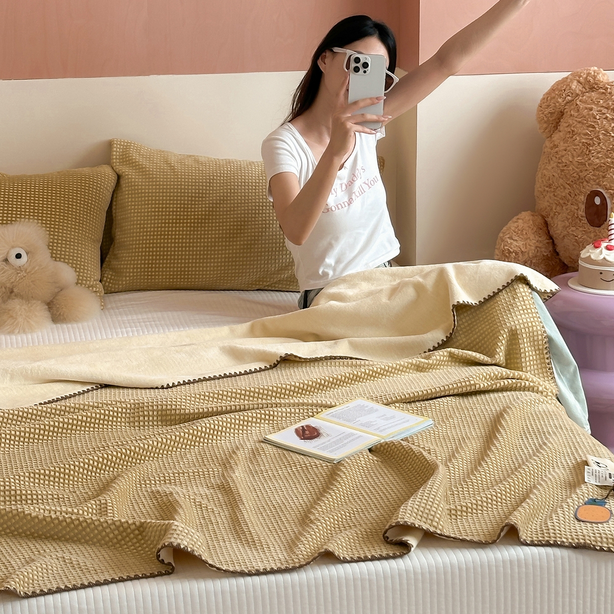 91家纺网 家纺一手货源 找家纺 桃子家居 2025新款A类ins菠萝毯全消光烂花撞色华夫格三角针工艺加厚牛奶绒毛毯多功能毯 绒-菠萝毯棕黄