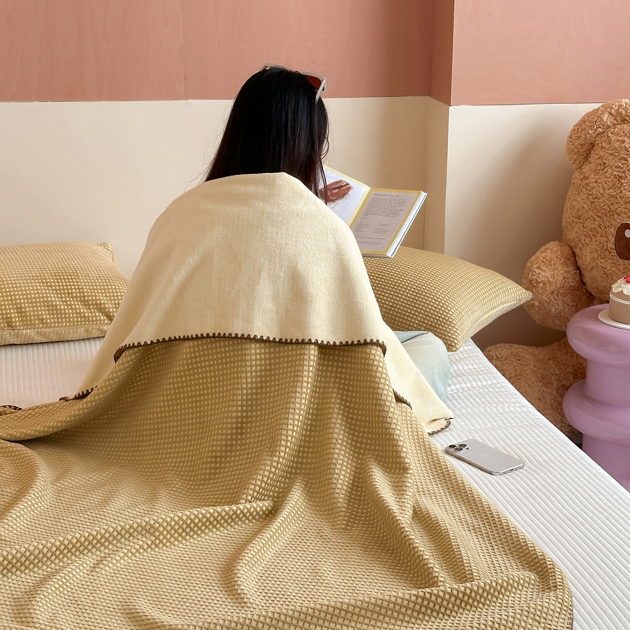 91家纺网 家纺一手货源 找家纺 桃子家居 2025新款A类ins菠萝毯全消光烂花撞色华夫格三角针工艺加厚牛奶绒毛毯多功能毯 绒-菠萝毯棕黄