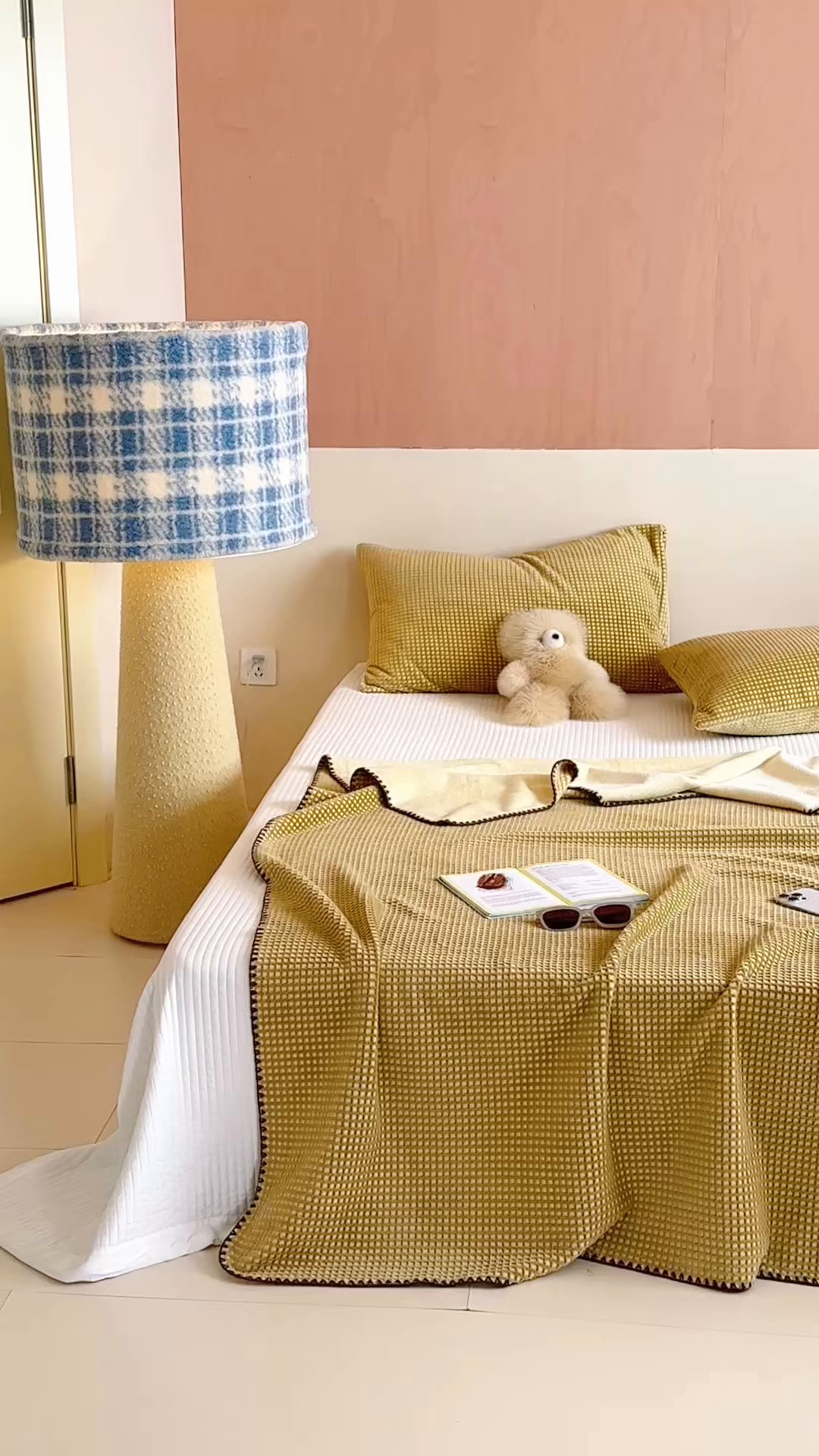 91家纺网 家纺一手货源 找家纺 桃子家居 2025新款A类ins菠萝毯全消光烂花撞色华夫格三角针工艺加厚牛奶绒毛毯多功能毯 绒-菠萝毯棕黄