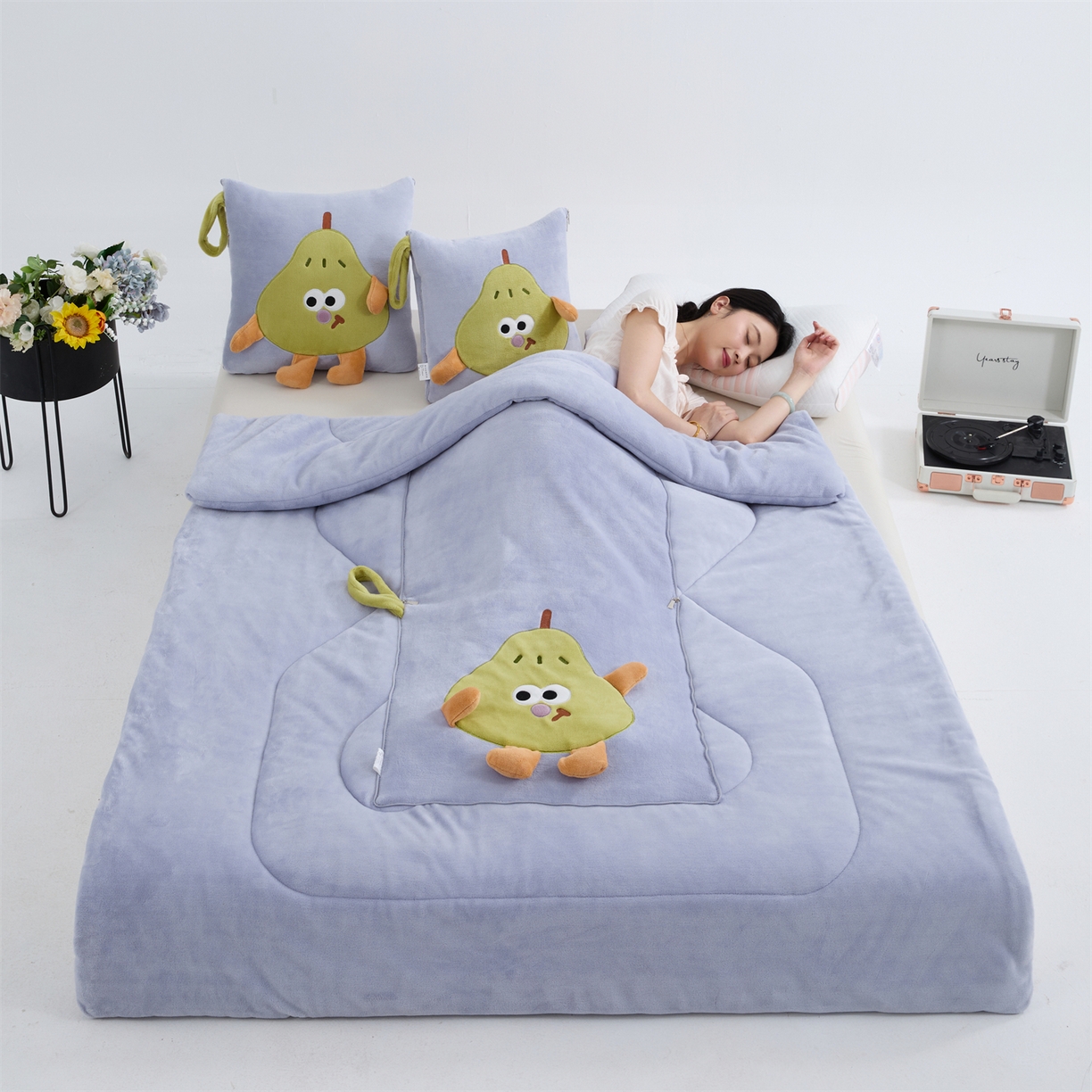 91家纺网 家纺一手货源 找家纺 照世家纺 2025新款牛奶绒抗菌棉pear款抱枕被 香芋紫