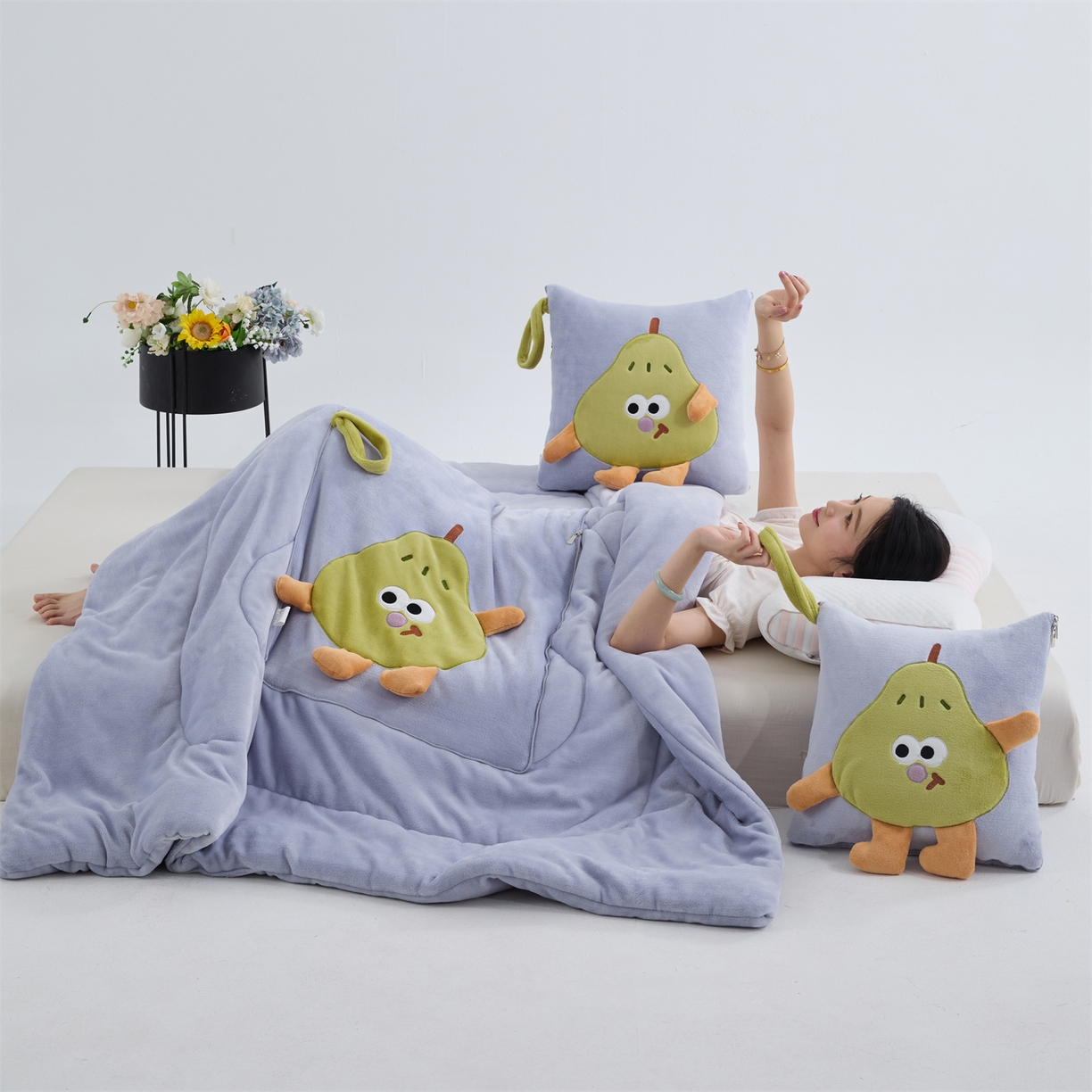 91家纺网 家纺一手货源 找家纺 照世家纺 2025新款牛奶绒抗菌棉pear款抱枕被 香芋紫