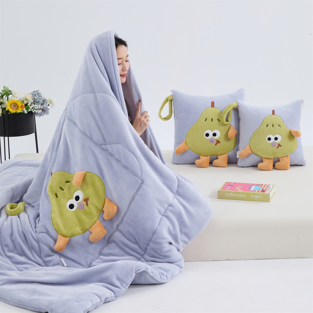 91家纺网 家纺一手货源 找家纺 照世家纺 2025新款牛奶绒抗菌棉pear款抱枕被 香芋紫