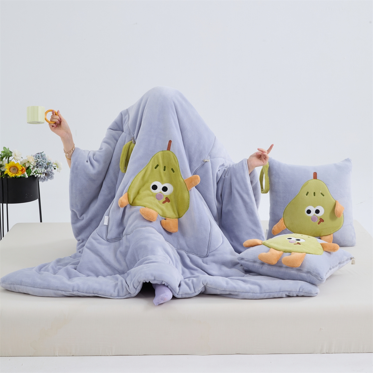 91家纺网 家纺一手货源 找家纺 照世家纺 2025新款牛奶绒抗菌棉pear款抱枕被 香芋紫