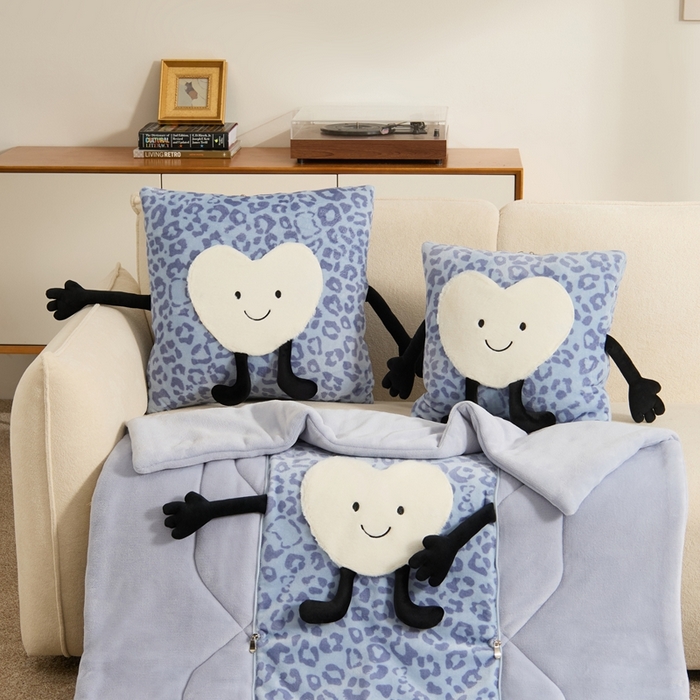 91家纺网 家纺一手货源 找家纺 多米家居 2025新款牛奶绒请开心抱枕被-Jellylove系列 Jellylove-豹豹蓝