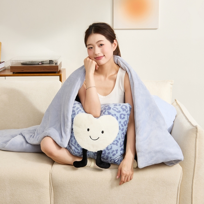 91家纺网 家纺一手货源 找家纺 （总）多米家居 2025新款牛奶绒请开心抱枕被-Jellylove系列