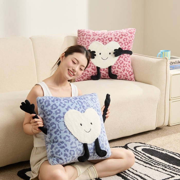 91家纺网 家纺一手货源 找家纺 多米家居 2025新款牛奶绒请开心抱枕被-Jellylove系列 组合图仅供参考不可下单