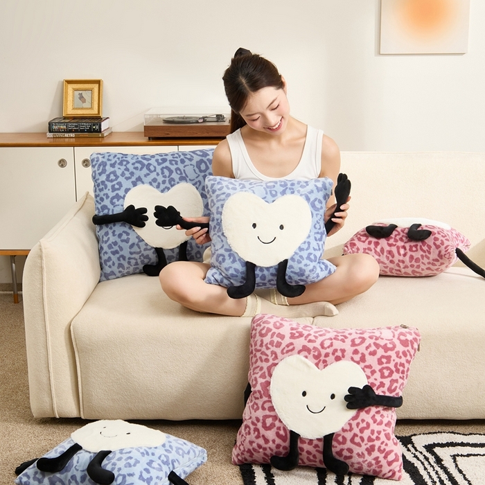 91家纺网 家纺一手货源 找家纺 多米家居 2025新款牛奶绒请开心抱枕被-Jellylove系列 组合图仅供参考不可下单