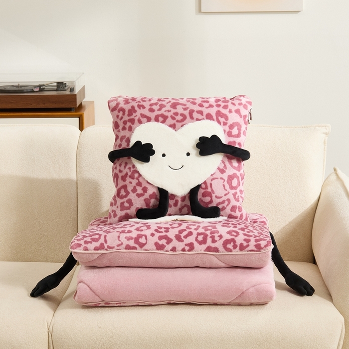 91家纺网 家纺一手货源 找家纺 多米家居 2025新款牛奶绒请开心抱枕被-Jellylove系列 Jellylove-豹豹粉