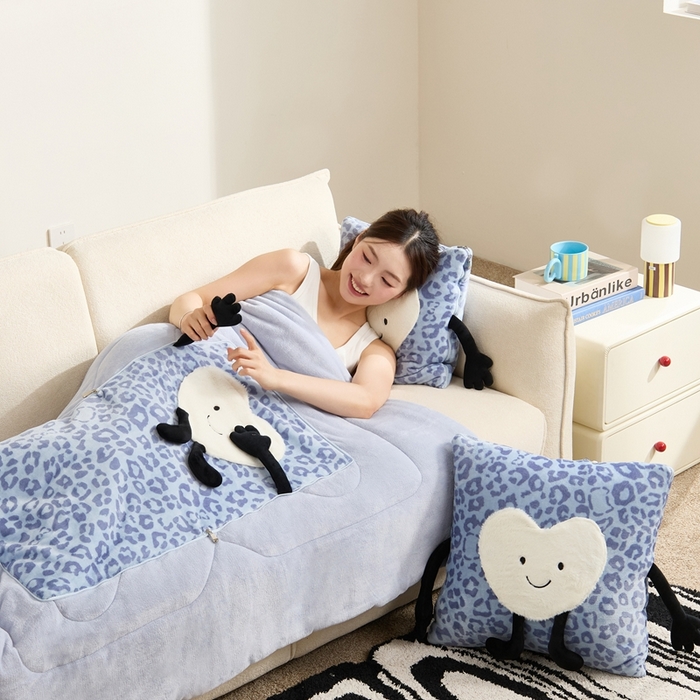 91家纺网 家纺一手货源 找家纺 （总）多米家居 2025新款牛奶绒请开心抱枕被-Jellylove系列