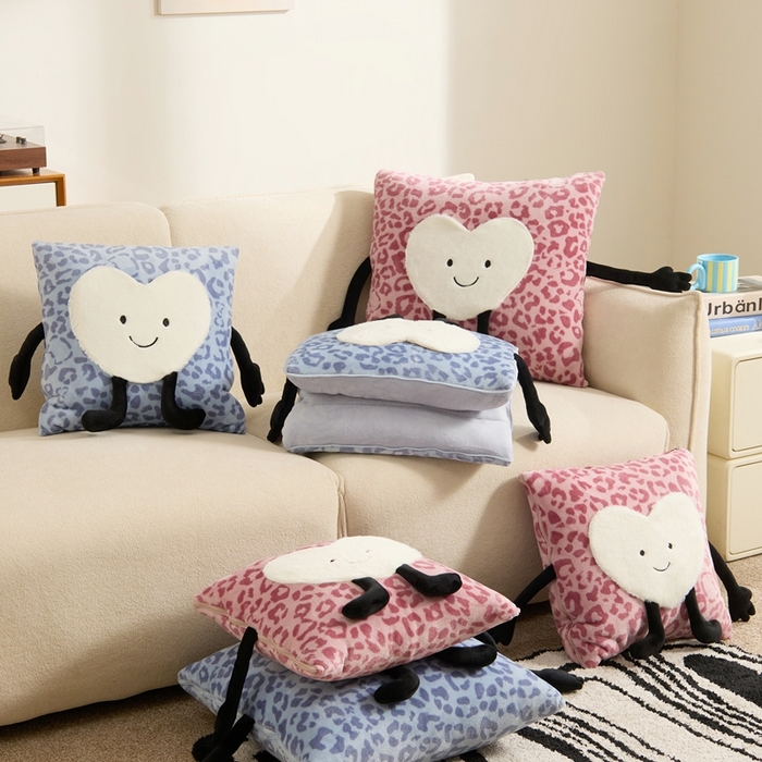 91家纺网 家纺一手货源 找家纺 多米家居 2025新款牛奶绒请开心抱枕被-Jellylove系列 组合图仅供参考不可下单