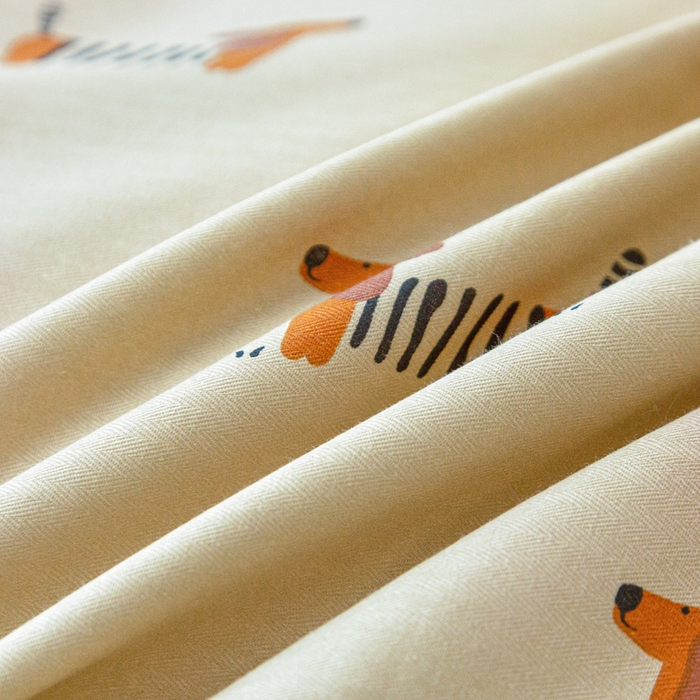 91家纺网 家纺一手货源 找家纺 首爱家纺 2025新款小清新全棉纯棉人字纹工艺款四件套 腊肠小狗