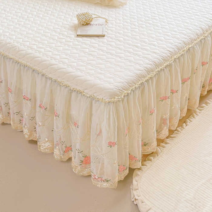 91家纺网 家纺一手货源 找家纺 （总）罗艺轩 2025新款全棉蕾丝刺绣床裙四件套-小香玫瑰（1.5标 控价298起 1.8标 控价303起 1.8加大 控价313起 1.8*2.2标控价308起 1.8*2.2加大 控价318起 2