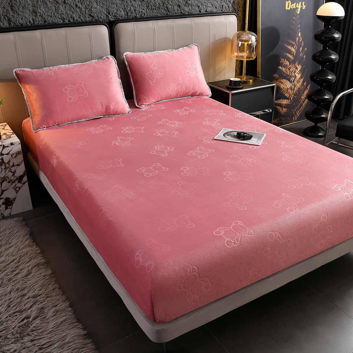 91家纺网 家纺一手货源 找家纺 （总）推推家纺 2025新款高克重雕花水晶绒压花床笠外贸