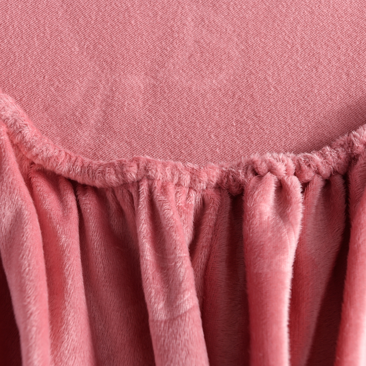 91家纺网 家纺一手货源 找家纺 （总）推推家纺 2025新款高克重雕花水晶绒压花床笠外贸