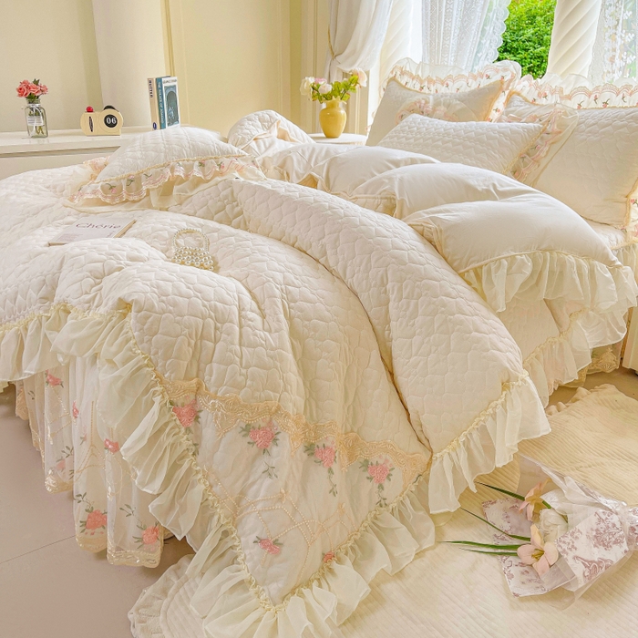 91家纺网 家纺一手货源 找家纺 罗艺轩 2025新款全棉蕾丝刺绣床裙四件套-小香玫瑰 小香玫瑰-奶白