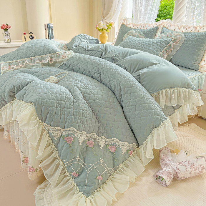 91家纺网 家纺一手货源 找家纺 罗艺轩 2025新款全棉蕾丝刺绣床裙四件套-小香玫瑰 小香玫瑰-豆绿