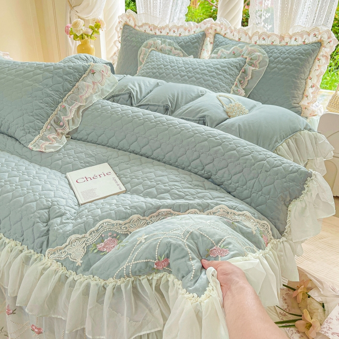 91家纺网 家纺一手货源 找家纺 罗艺轩 2025新款全棉蕾丝刺绣床裙四件套-小香玫瑰 小香玫瑰-豆绿