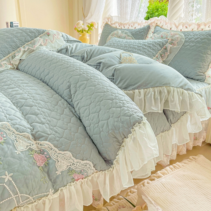 91家纺网 家纺一手货源 找家纺 罗艺轩 2025新款全棉蕾丝刺绣床裙四件套-小香玫瑰 小香玫瑰-豆绿