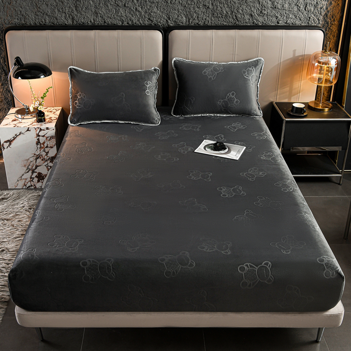 91家纺网 家纺一手货源 找家纺 （总）推推家纺 2025新款高克重雕花水晶绒压花床笠外贸