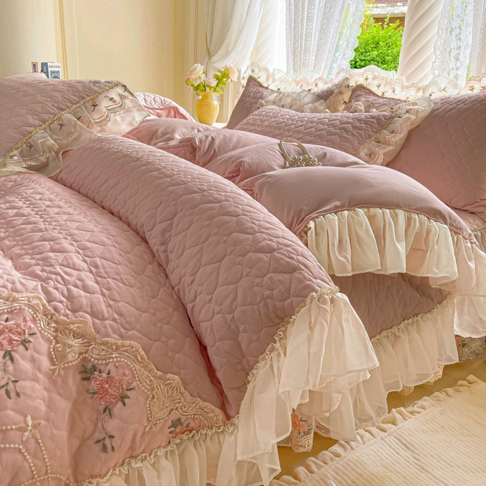 91家纺网 家纺一手货源 找家纺 罗艺轩 2025新款全棉蕾丝刺绣床裙四件套-小香玫瑰 小香玫瑰-豆沙