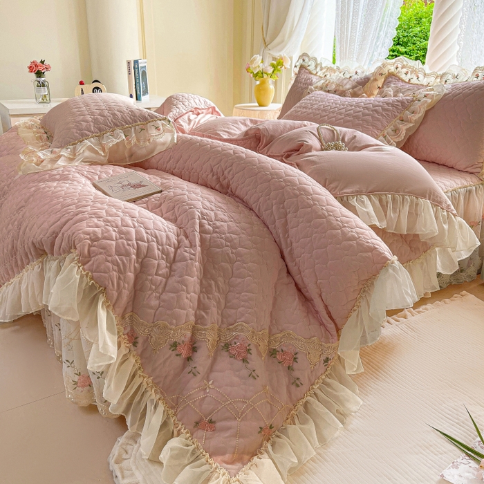 91家纺网 家纺一手货源 找家纺 罗艺轩 2025新款全棉蕾丝刺绣床裙四件套-小香玫瑰 小香玫瑰-豆沙