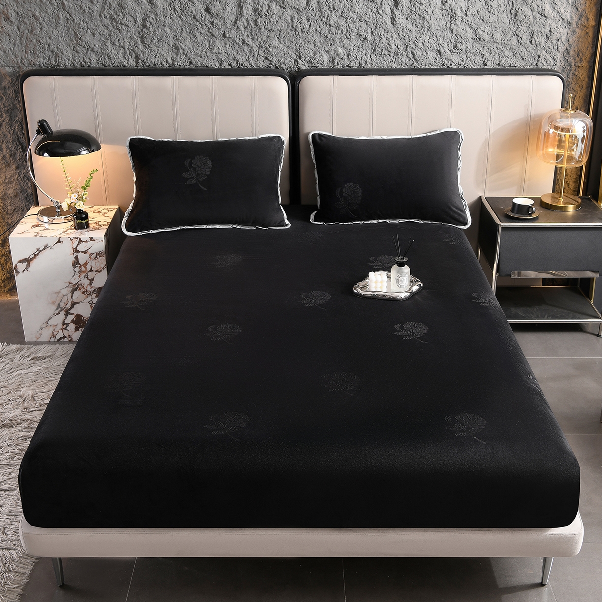 91家纺网 家纺一手货源 找家纺 （总）推推家纺 2025新款高克重雕花水晶绒压花床笠外贸