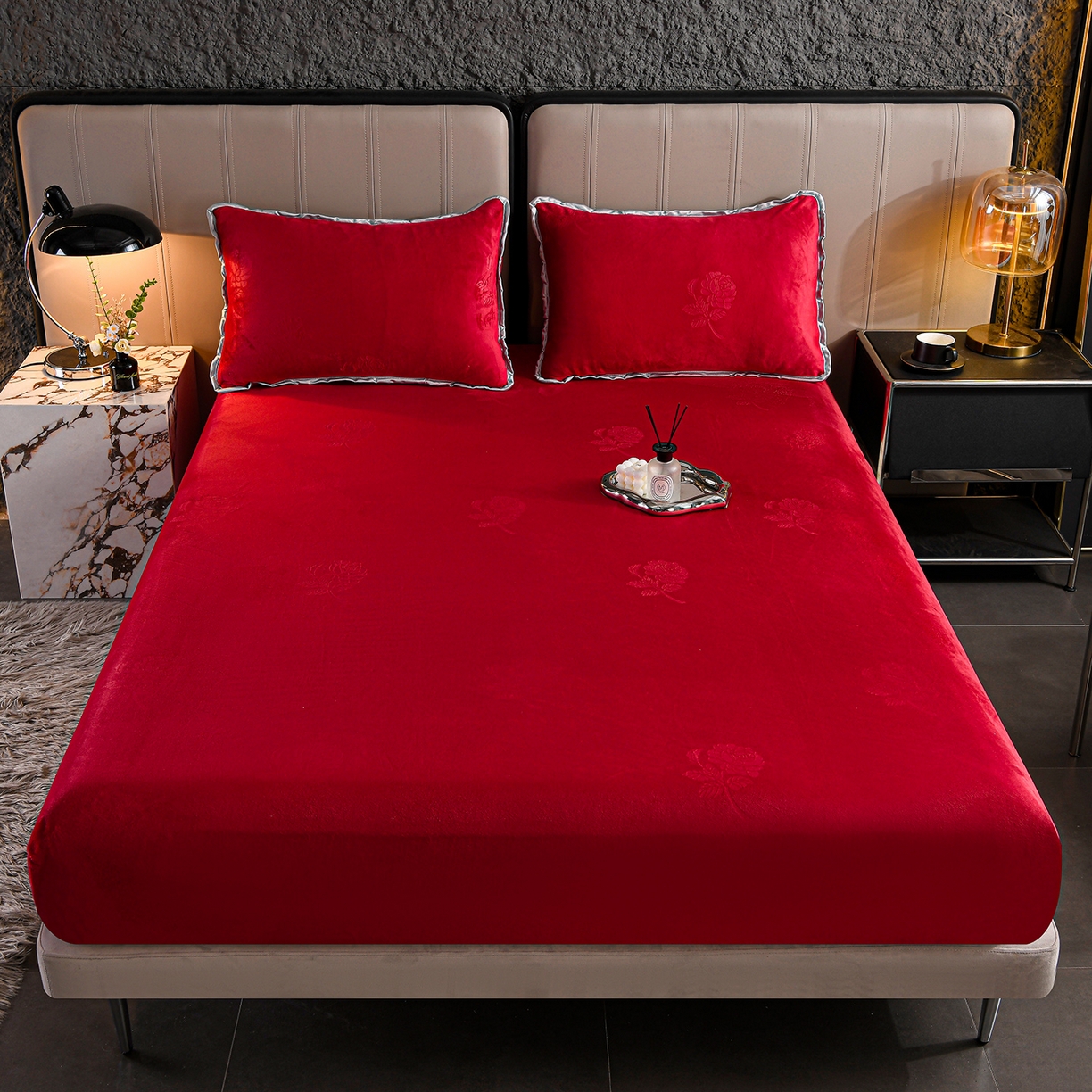 91家纺网 家纺一手货源 找家纺 （总）推推家纺 2025新款高克重雕花水晶绒压花床笠外贸