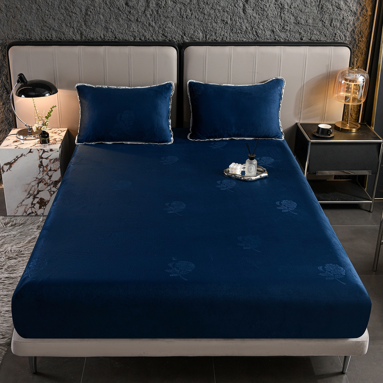 91家纺网 家纺一手货源 找家纺 （总）推推家纺 2025新款高克重雕花水晶绒压花床笠外贸