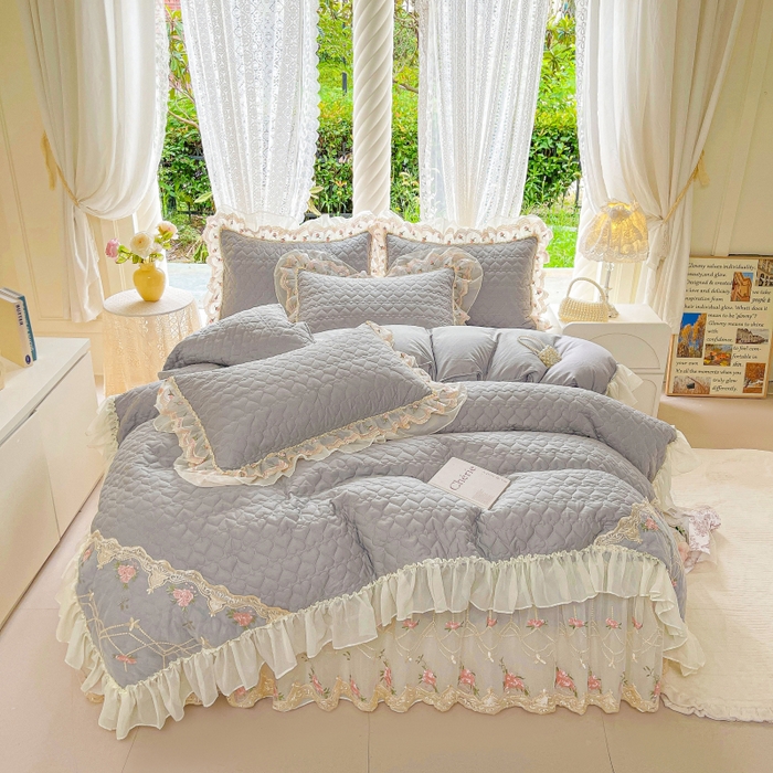 91家纺网 家纺一手货源 找家纺 罗艺轩 2025新款全棉蕾丝刺绣床裙四件套-小香玫瑰 小香玫瑰-灰色