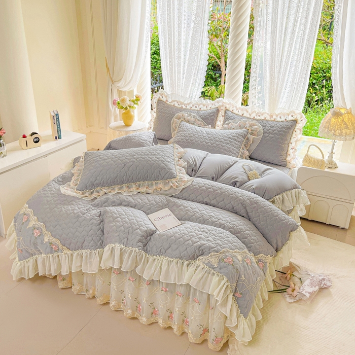 91家纺网 家纺一手货源 找家纺 罗艺轩 2025新款全棉蕾丝刺绣床裙四件套-小香玫瑰 小香玫瑰-灰色