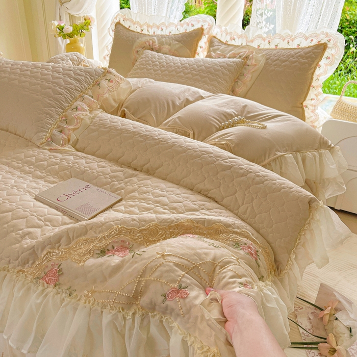 91家纺网 家纺一手货源 找家纺 罗艺轩 2025新款全棉蕾丝刺绣床裙四件套-小香玫瑰 小香玫瑰-香槟