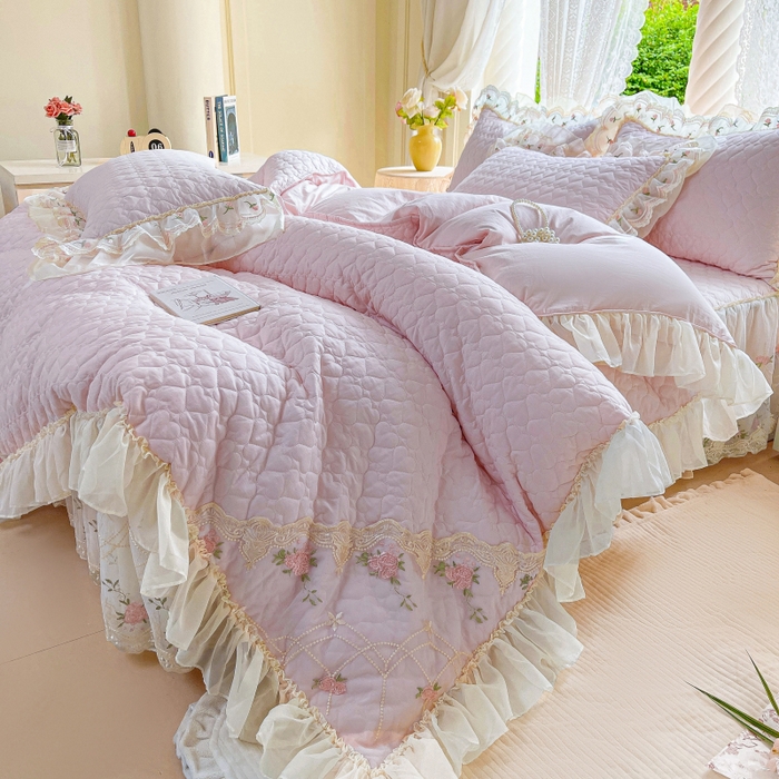 91家纺网 家纺一手货源 找家纺 罗艺轩 2025新款全棉蕾丝刺绣床裙四件套-小香玫瑰 小香玫瑰-紫色