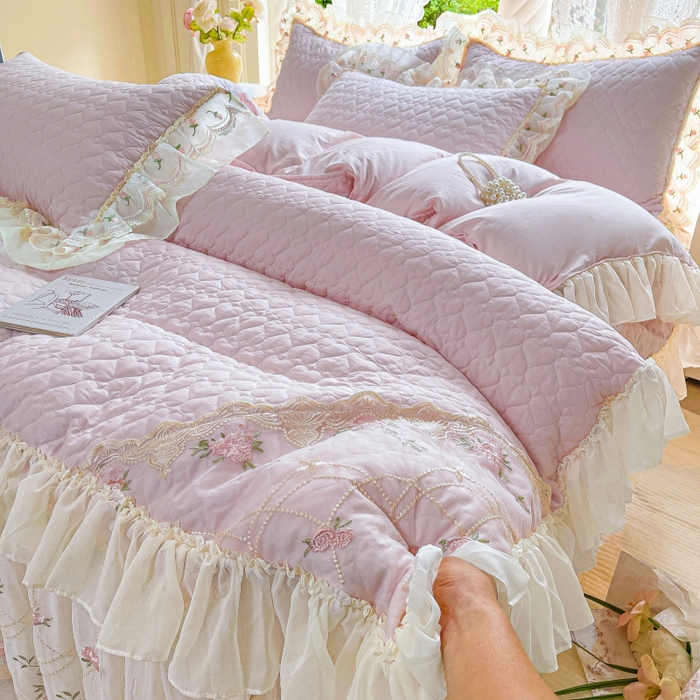 91家纺网 家纺一手货源 找家纺 罗艺轩 2025新款全棉蕾丝刺绣床裙四件套-小香玫瑰 小香玫瑰-紫色