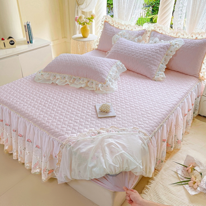 91家纺网 家纺一手货源 找家纺 罗艺轩 2025新款全棉蕾丝刺绣床裙四件套-小香玫瑰 小香玫瑰-紫色