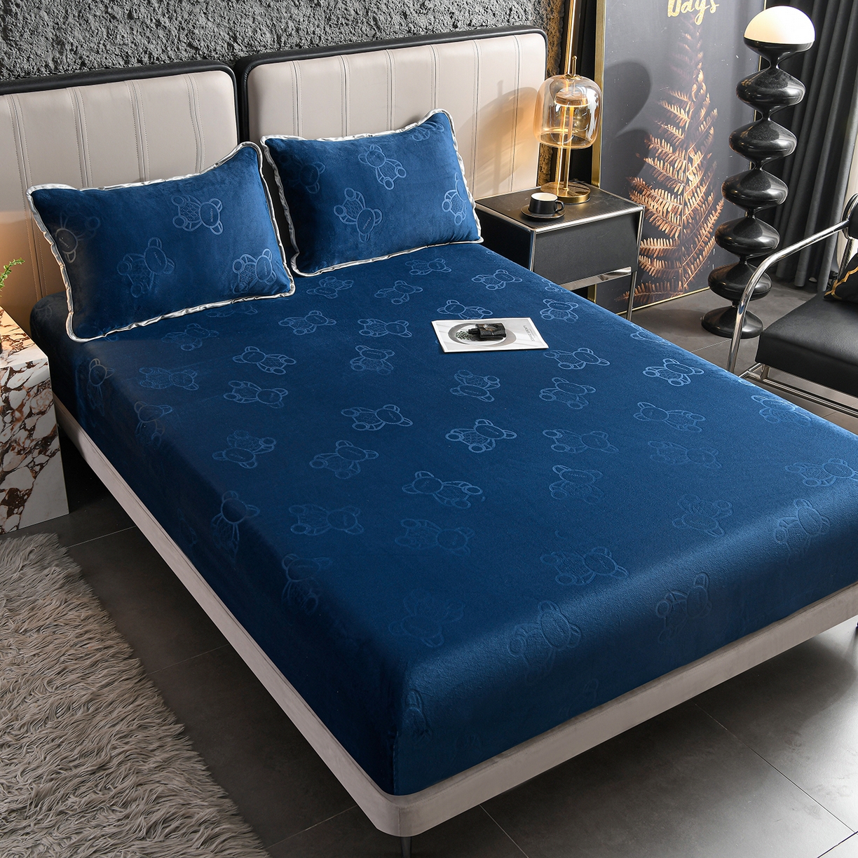 91家纺网 家纺一手货源 找家纺 推推家纺 2025新款高克重雕花水晶绒压花床笠外贸 泰迪熊-蓝色