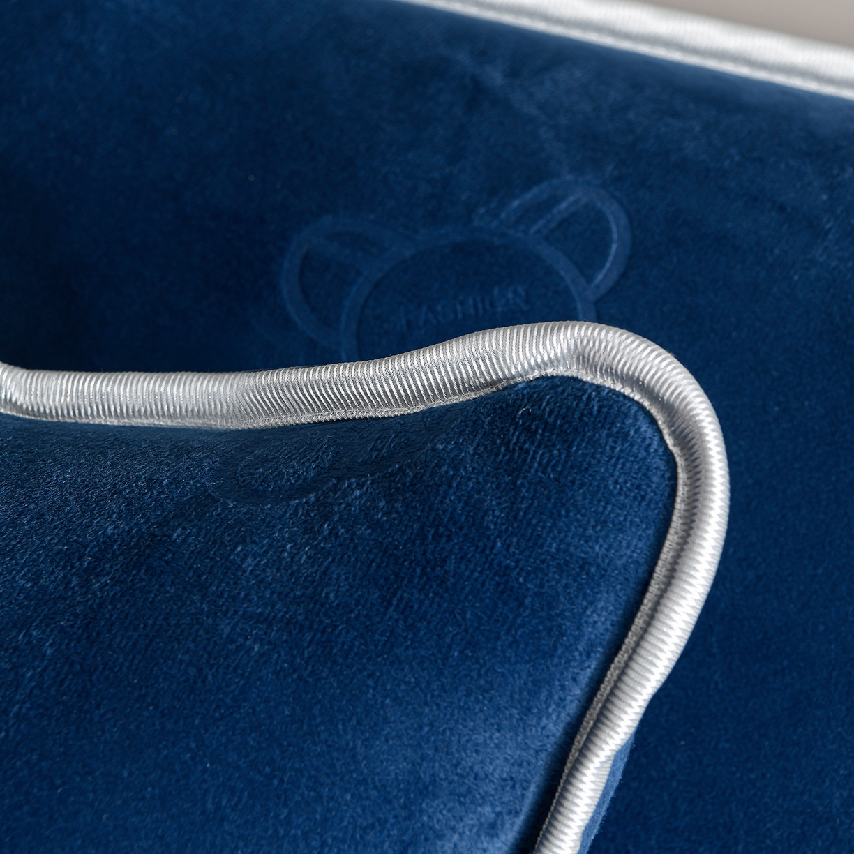 91家纺网 家纺一手货源 找家纺 推推家纺 2025新款高克重雕花水晶绒压花床笠外贸 泰迪熊-蓝色