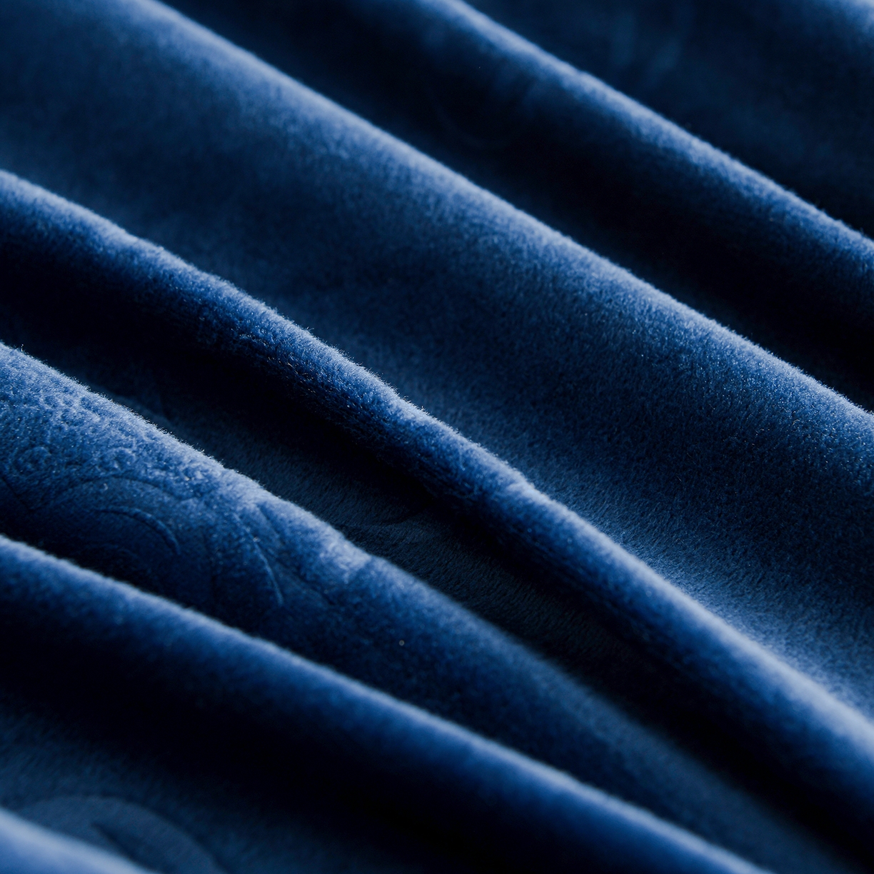 91家纺网 家纺一手货源 找家纺 推推家纺 2025新款高克重雕花水晶绒压花床笠外贸 泰迪熊-蓝色