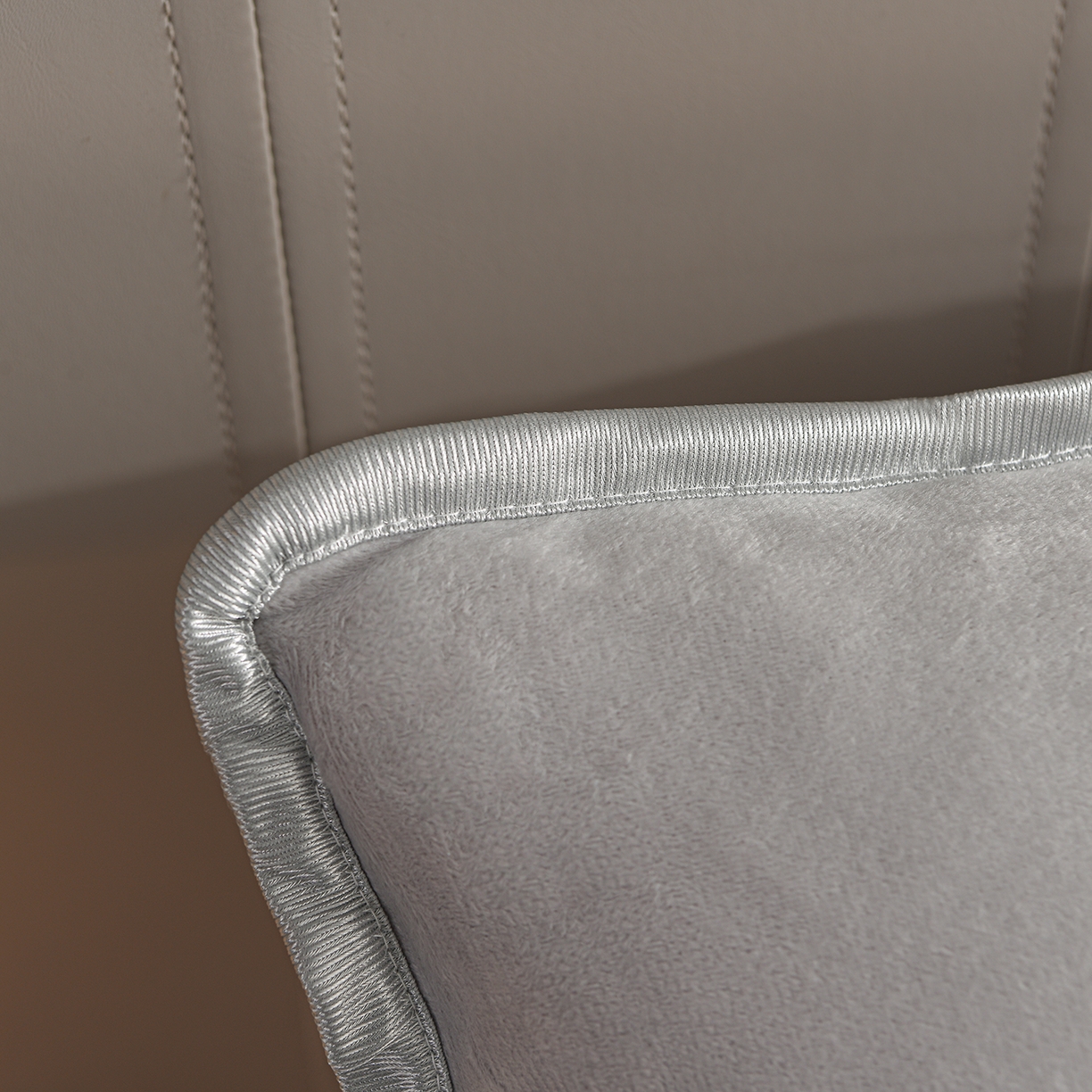 91家纺网 家纺一手货源 找家纺 推推家纺 2025新款高克重雕花水晶绒压花床笠外贸 泰迪熊-浅灰