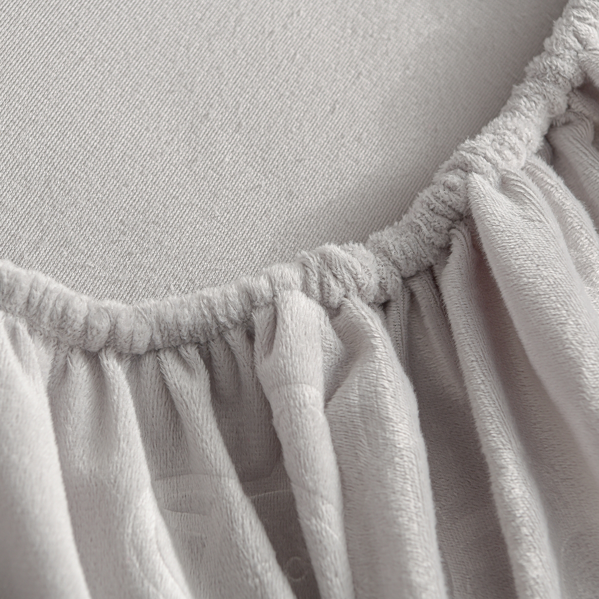 91家纺网 家纺一手货源 找家纺 推推家纺 2025新款高克重雕花水晶绒压花床笠外贸 泰迪熊-浅灰