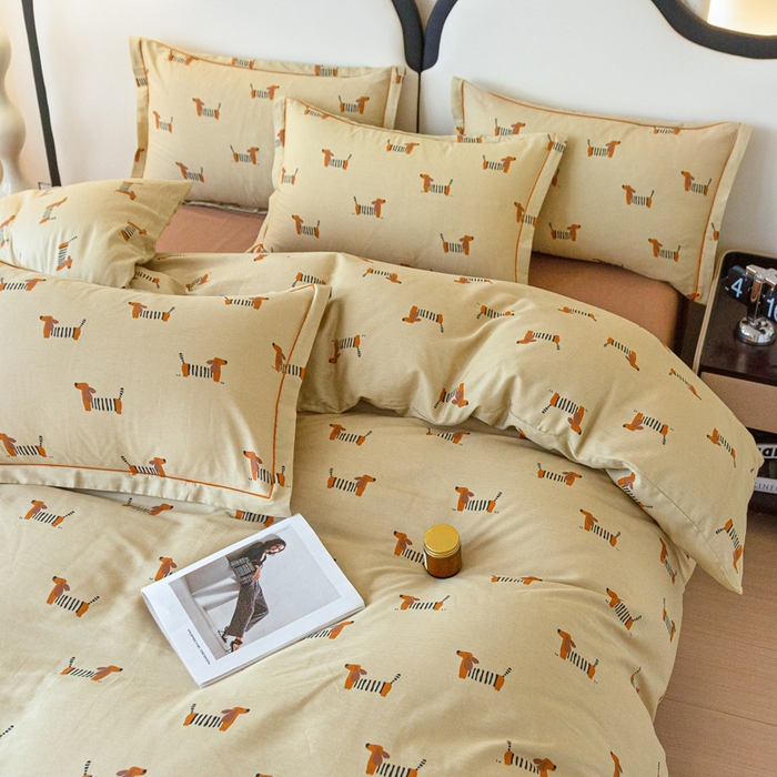 91家纺网 家纺一手货源 找家纺 棉乐町家居 2025新款全棉纯棉小清新工艺款四件套 腊肠小狗