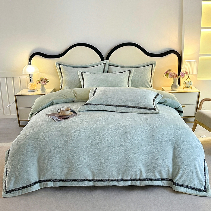 91家纺网 家纺一手货源 找家纺 （总）爱洛 2025新款牛奶绒四件套牛奶绒雕花四件套纯色牛奶绒四件套