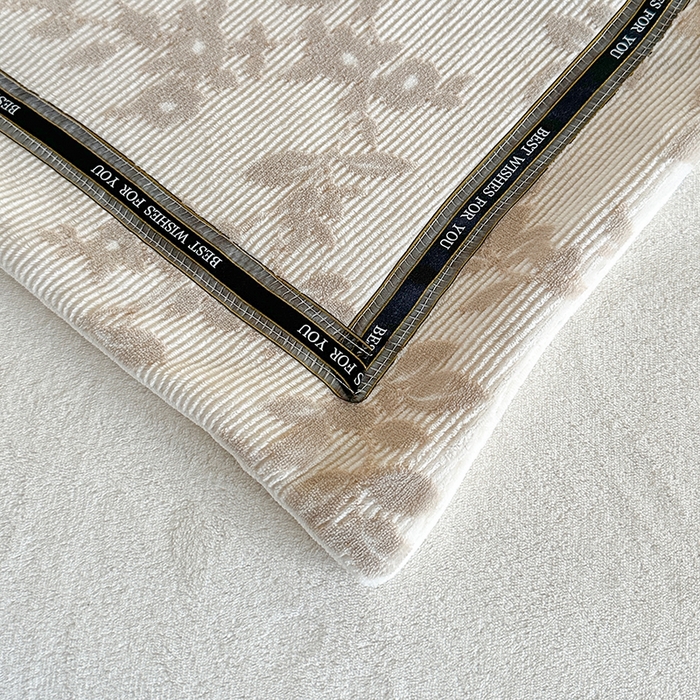 91家纺网 家纺一手货源 找家纺 爱洛 2025新款牛奶绒四件套牛奶绒雕花四件套纯色牛奶绒四件套 枫叶-咖