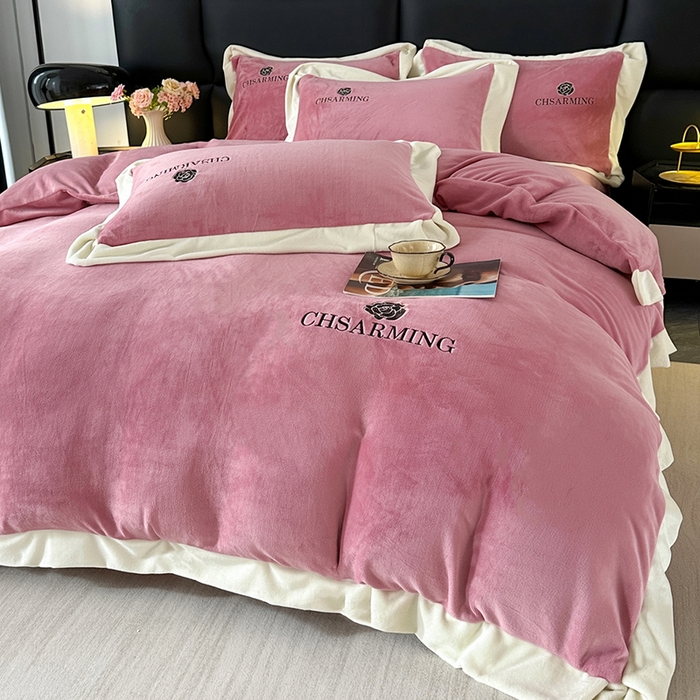 91家纺网 家纺一手货源 找家纺 爱洛 2025新款牛奶绒四件套牛奶绒刺绣四件套纯色牛奶绒四件套 山茶花-豆沙色