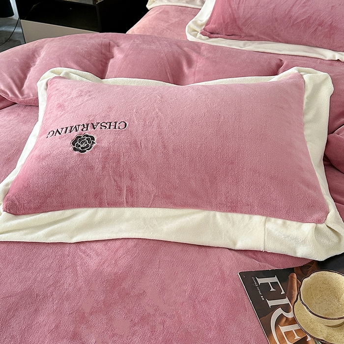 91家纺网 家纺一手货源 找家纺 爱洛 2025新款牛奶绒四件套牛奶绒刺绣四件套纯色牛奶绒四件套 山茶花-豆沙色