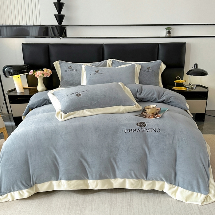 91家纺网 家纺一手货源 找家纺 爱洛 2025新款牛奶绒四件套牛奶绒刺绣四件套纯色牛奶绒四件套 山茶花-灰色