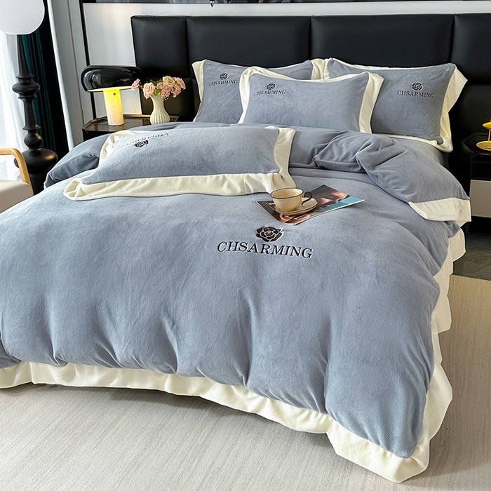 91家纺网 家纺一手货源 找家纺 爱洛 2025新款牛奶绒四件套牛奶绒刺绣四件套纯色牛奶绒四件套 山茶花-蓝灰色