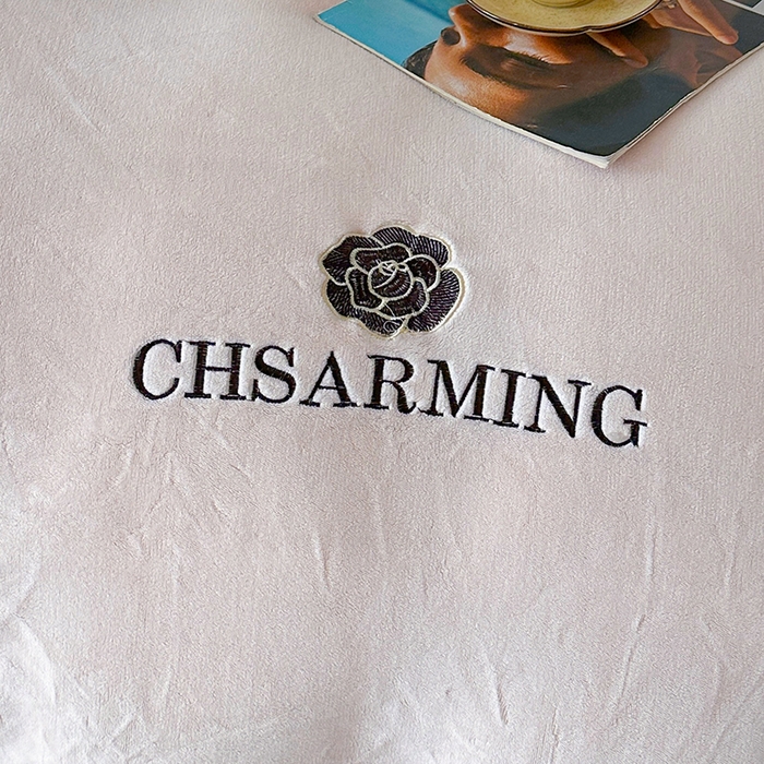 91家纺网 家纺一手货源 找家纺 爱洛 2025新款牛奶绒四件套牛奶绒刺绣四件套纯色牛奶绒四件套 山茶花-奶油粉