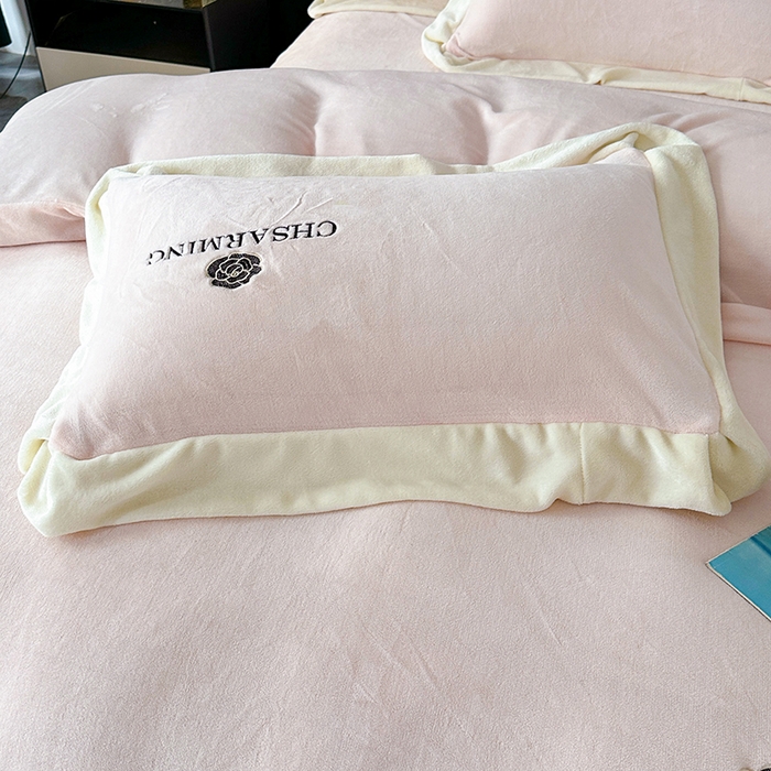 91家纺网 家纺一手货源 找家纺 爱洛 2025新款牛奶绒四件套牛奶绒刺绣四件套纯色牛奶绒四件套 山茶花-奶油粉