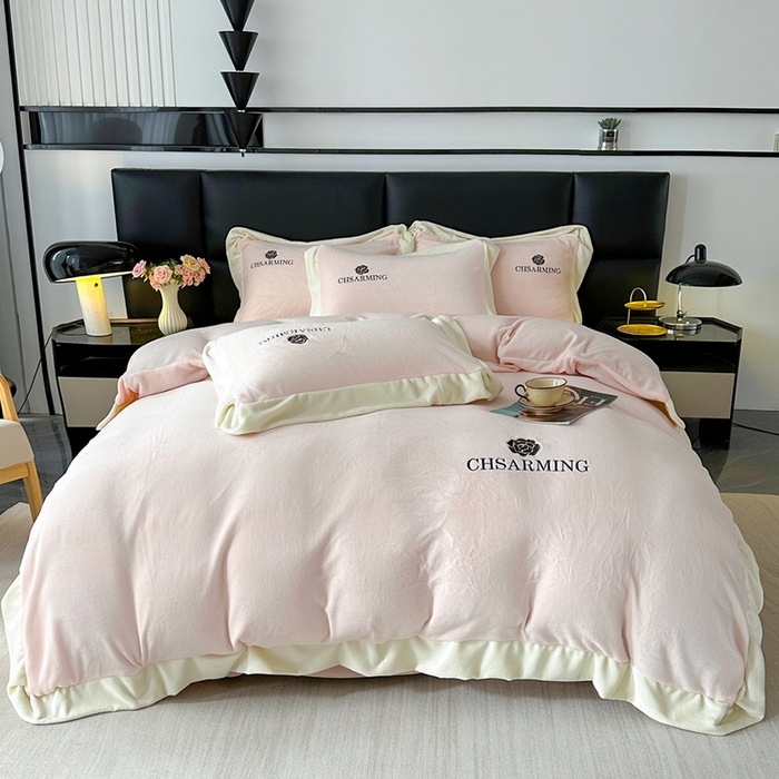 91家纺网 家纺一手货源 找家纺 爱洛 2025新款牛奶绒四件套牛奶绒刺绣四件套纯色牛奶绒四件套 山茶花-奶油粉